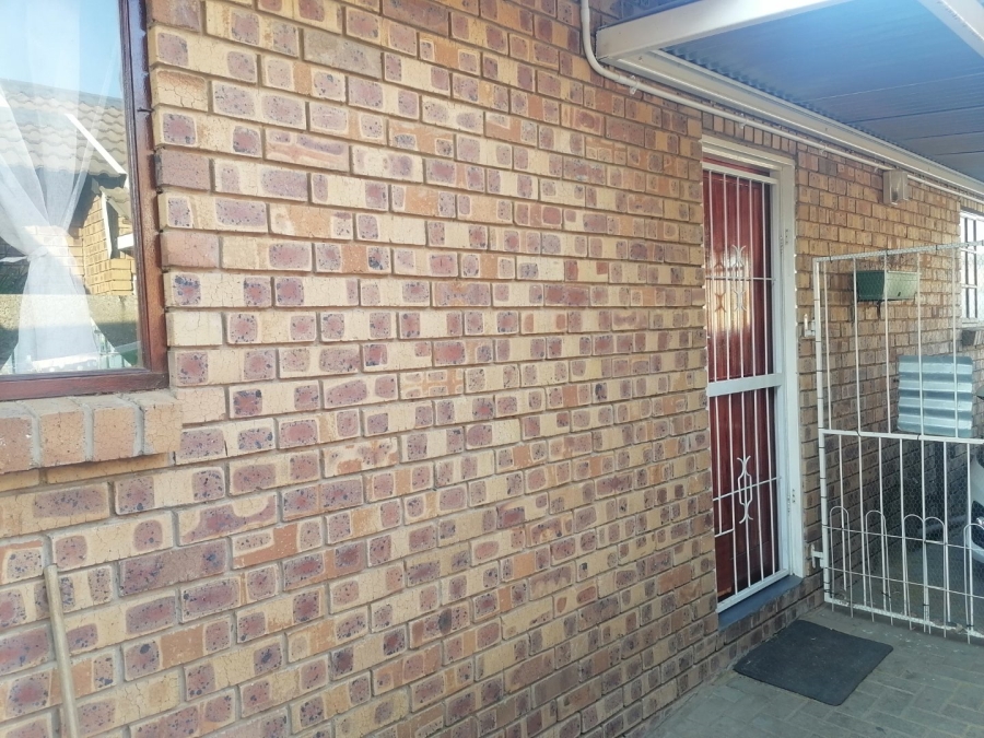 2 Bedroom Property for Sale in Uitsig Free State